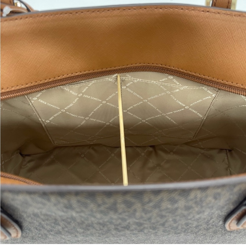 Michael Kors Large Gilly Travel Tote and Double Zip Wallet Wristlet Brown - Picture 12 of 15